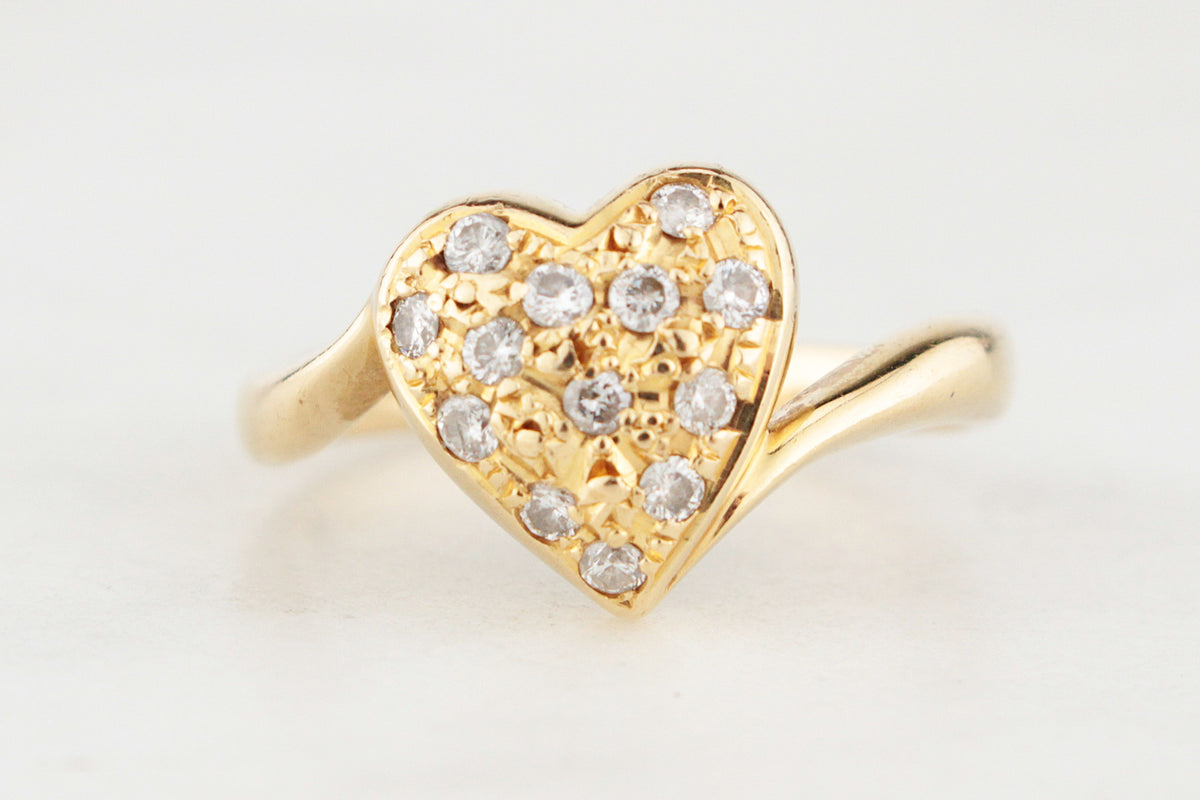 VINTAGE DIAMOND HEART RING 18ct YELLOW GOLD