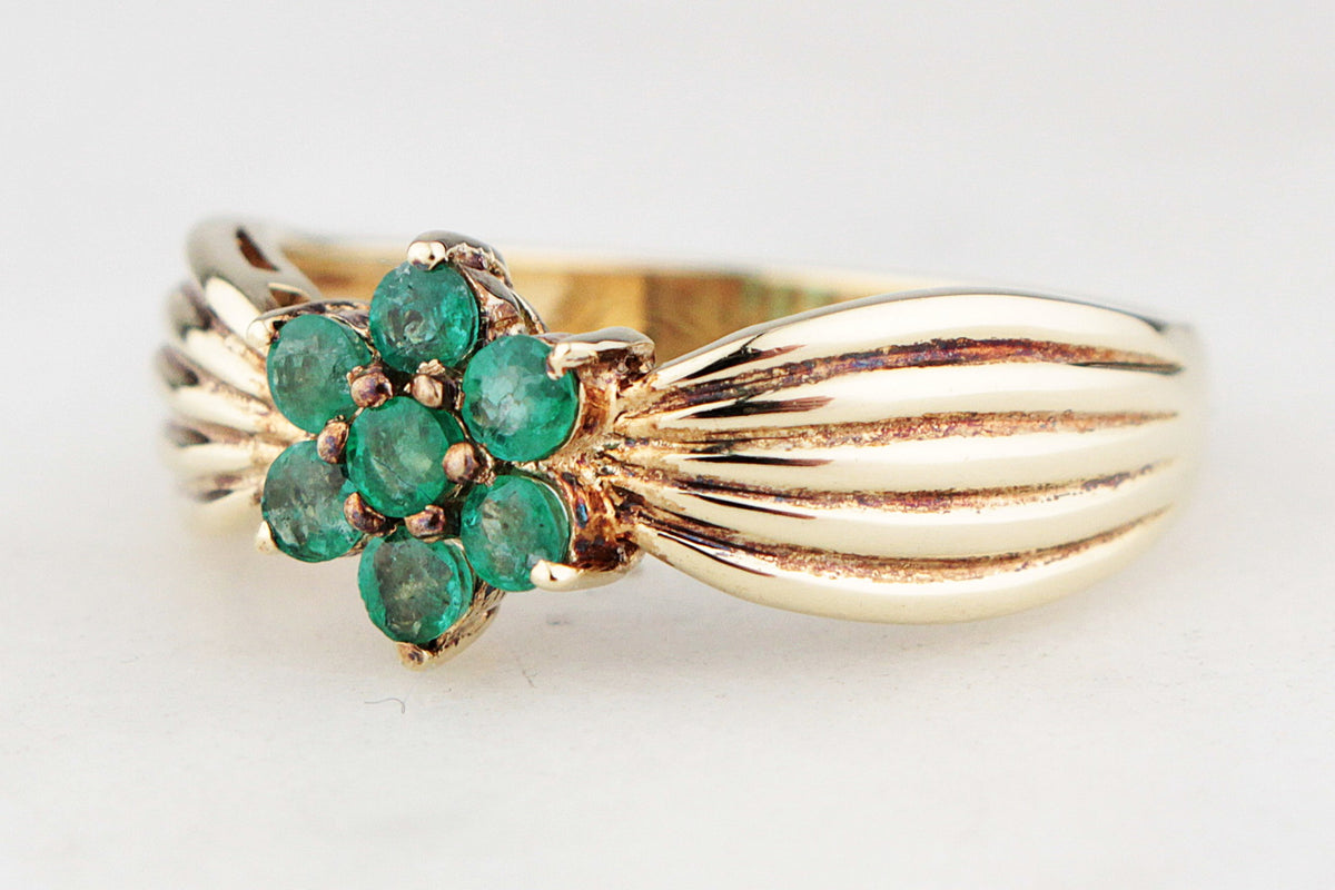 RETRO 1980 EMERALD CLUSTER RING 9ct GOLD