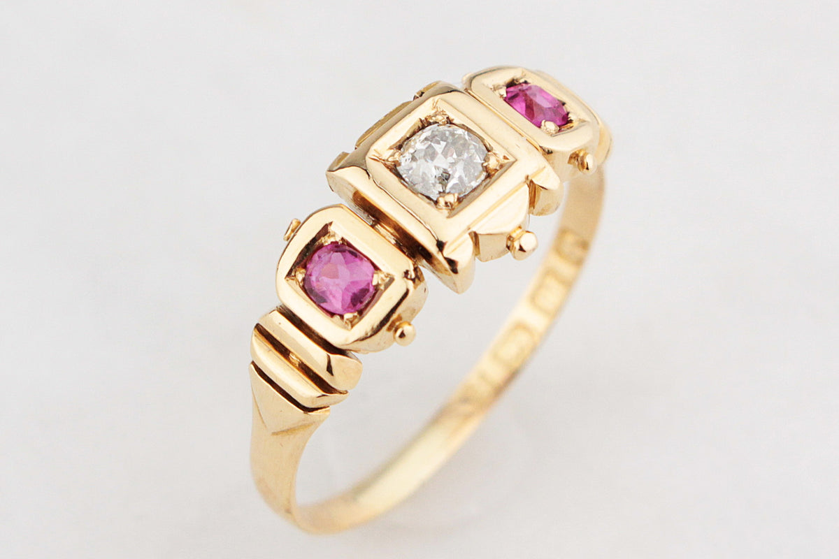 ANTIQUE 1918 DIAMOND AND RUBY TRILOGY RING 18ct GOLD
