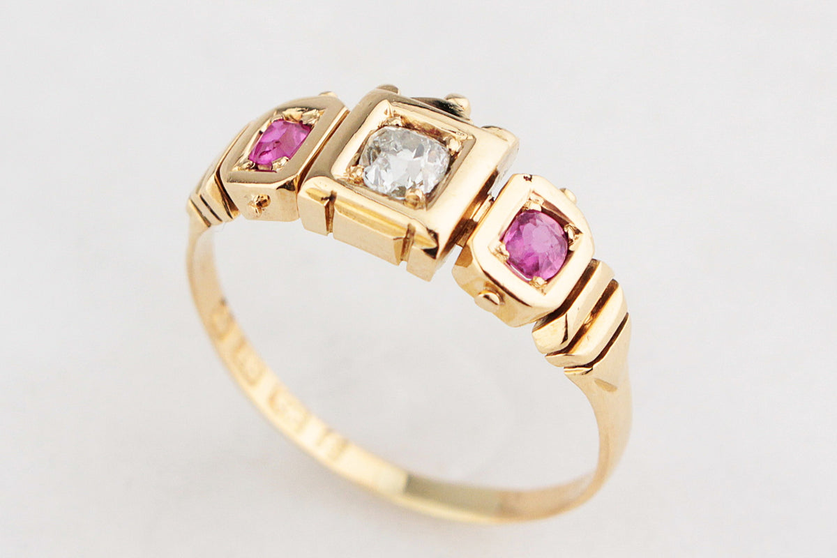 ANTIQUE 1918 DIAMOND AND RUBY TRILOGY RING 18ct GOLD