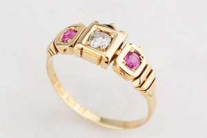 ANTIQUE 1918 DIAMOND AND RUBY TRILOGY RING 18ct GOLD