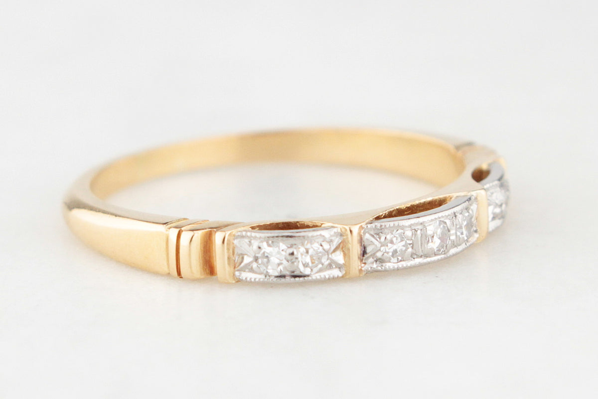 ANTIQUE c1920 ART DECO DIAMOND BAND IN 18ct GOLD