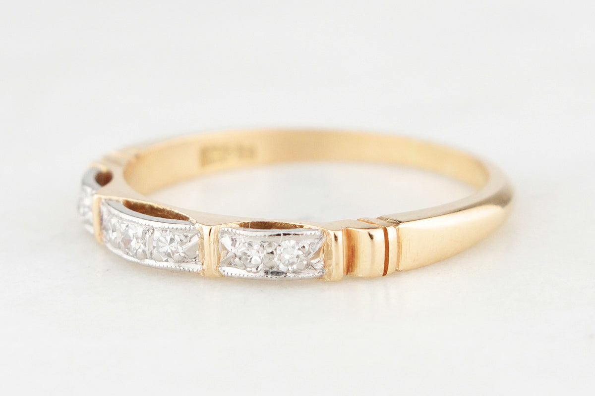 ANTIQUE c1920 ART DECO DIAMOND BAND IN 18ct GOLD