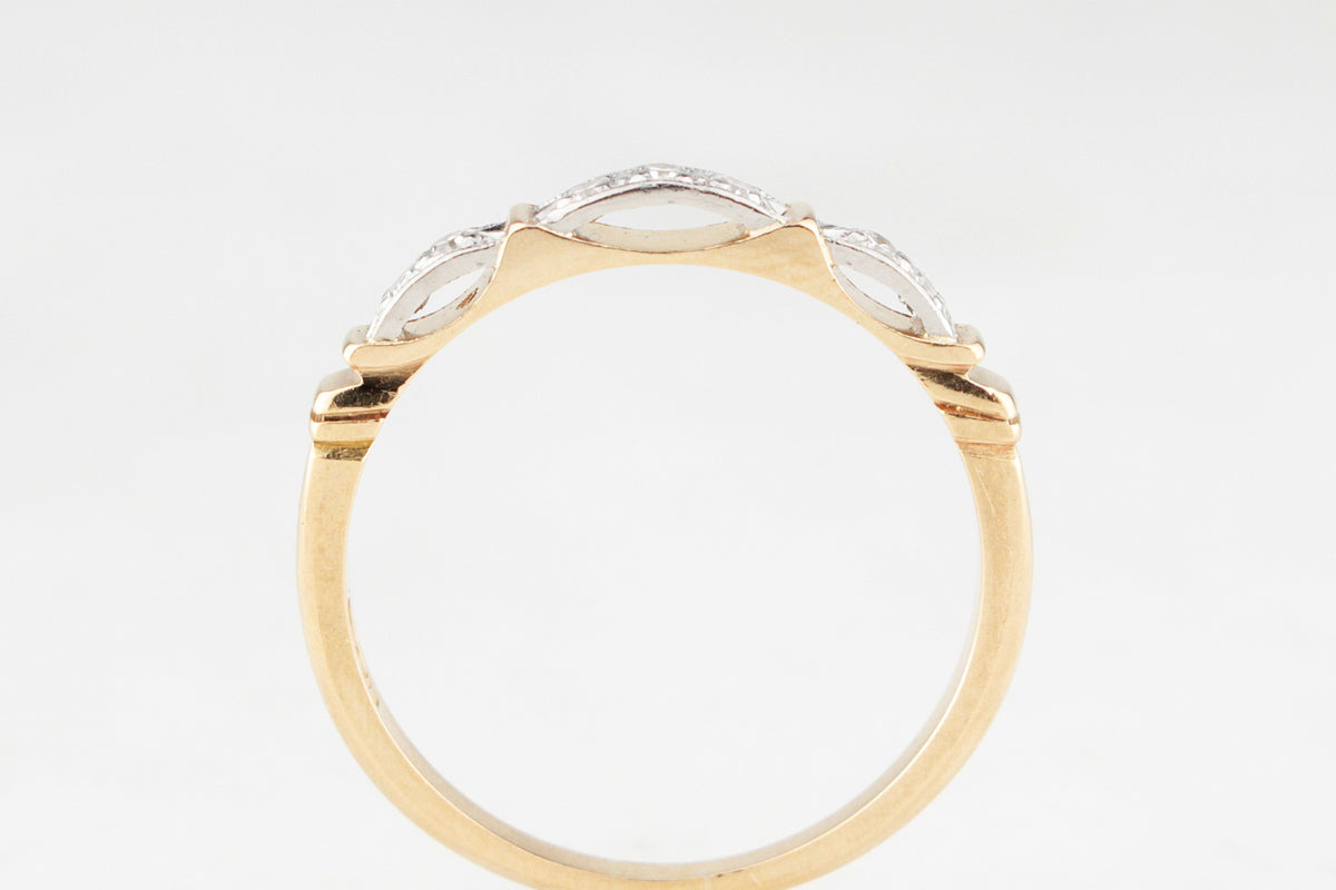 ANTIQUE c1920 ART DECO DIAMOND BAND IN 18ct GOLD