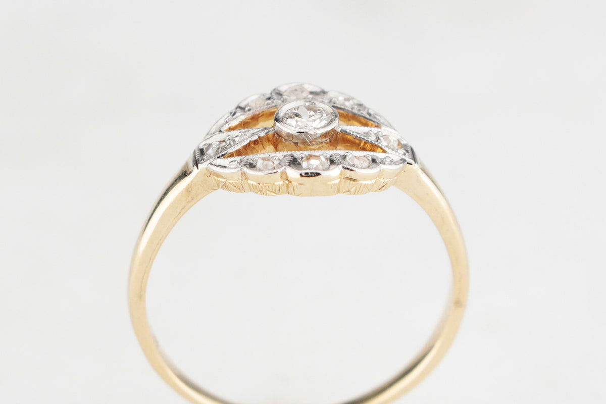 ANTIQUE DIAMOND HALO RING IN 18ct GOLD