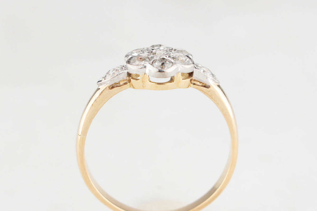ANTIQUE c1920 .40ct DIAMOND DAISY RING IN 18ct GOLD