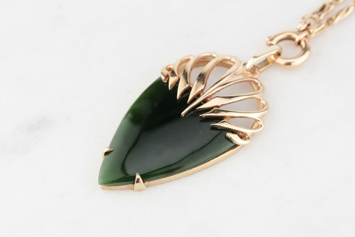 ANTIQUE EDWARDIAN NEPHRITE JADE PENDANT IN 9ct GOLD
