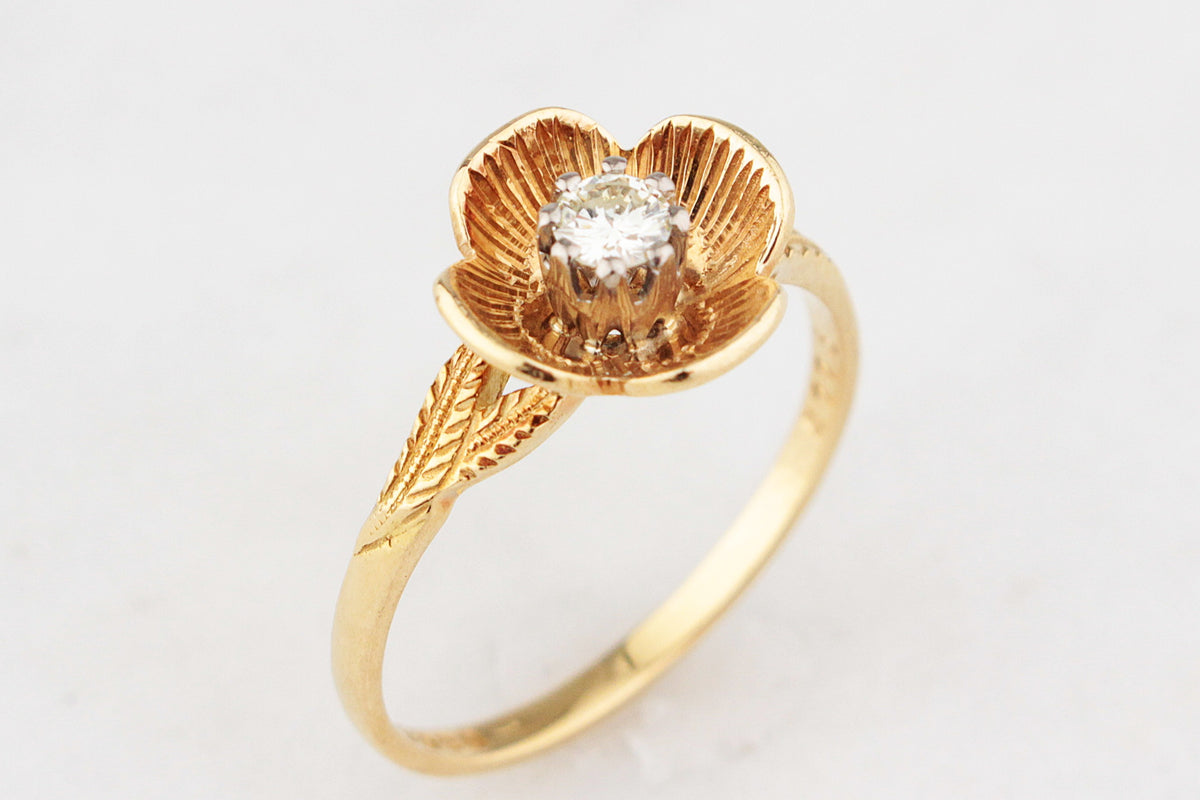 VINTAGE 1965 DIAMOND BUTTERCUP RING 18ct GOLD