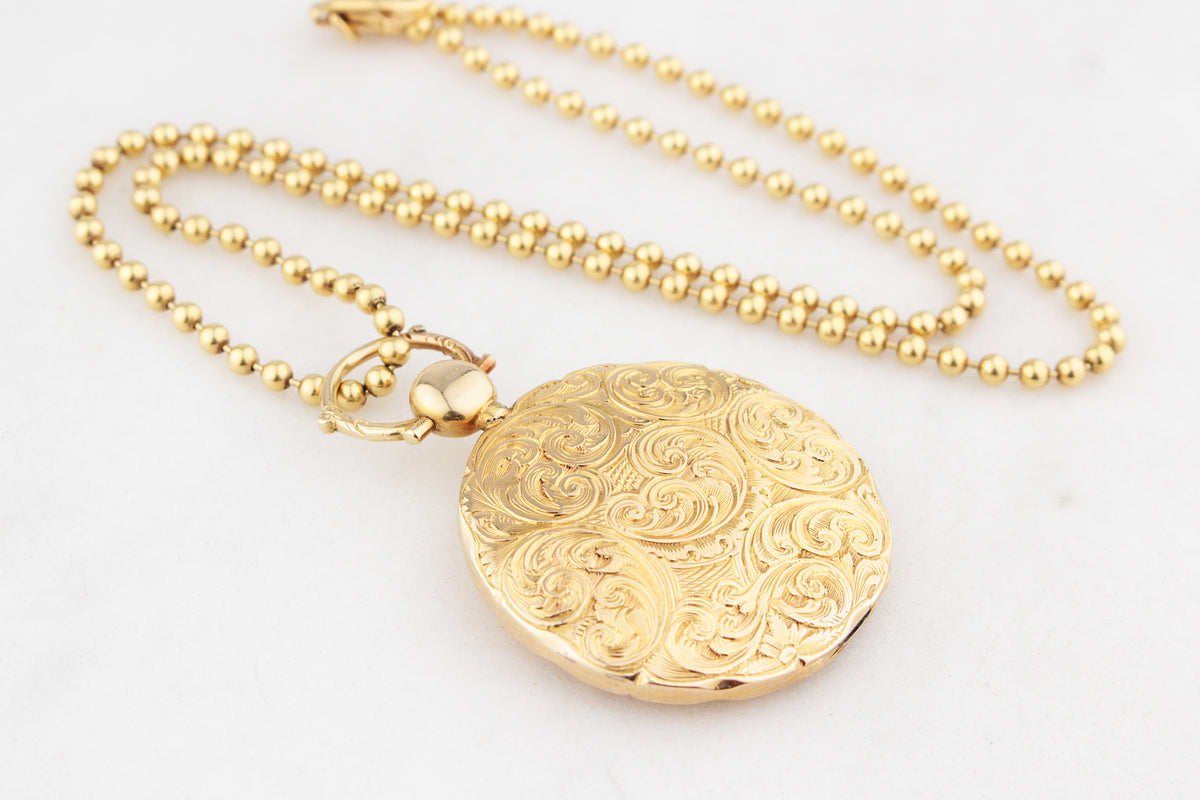 ANTIQUE LATE VICTORIAN ENGRAVED PHOTO LOCKET 15ct GOLD