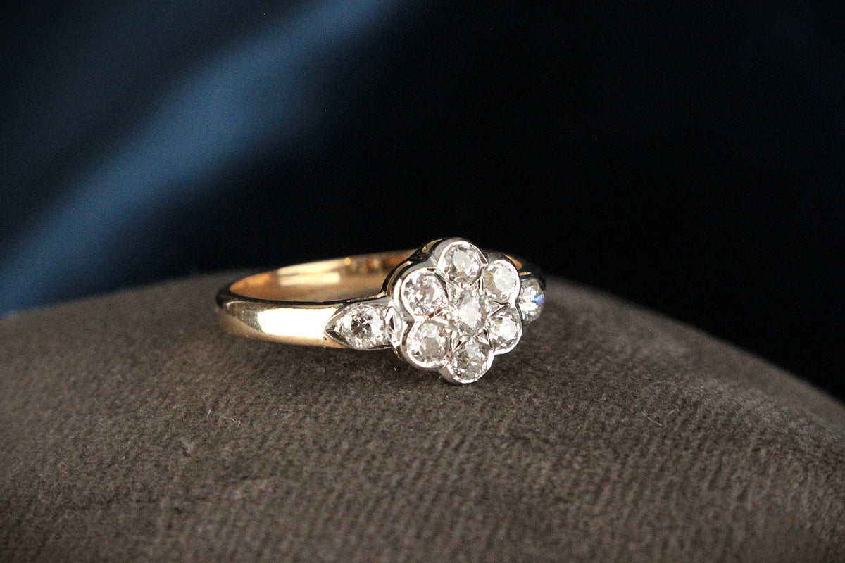 ANTIQUE c1920 .40ct DIAMOND DAISY RING IN 18ct GOLD