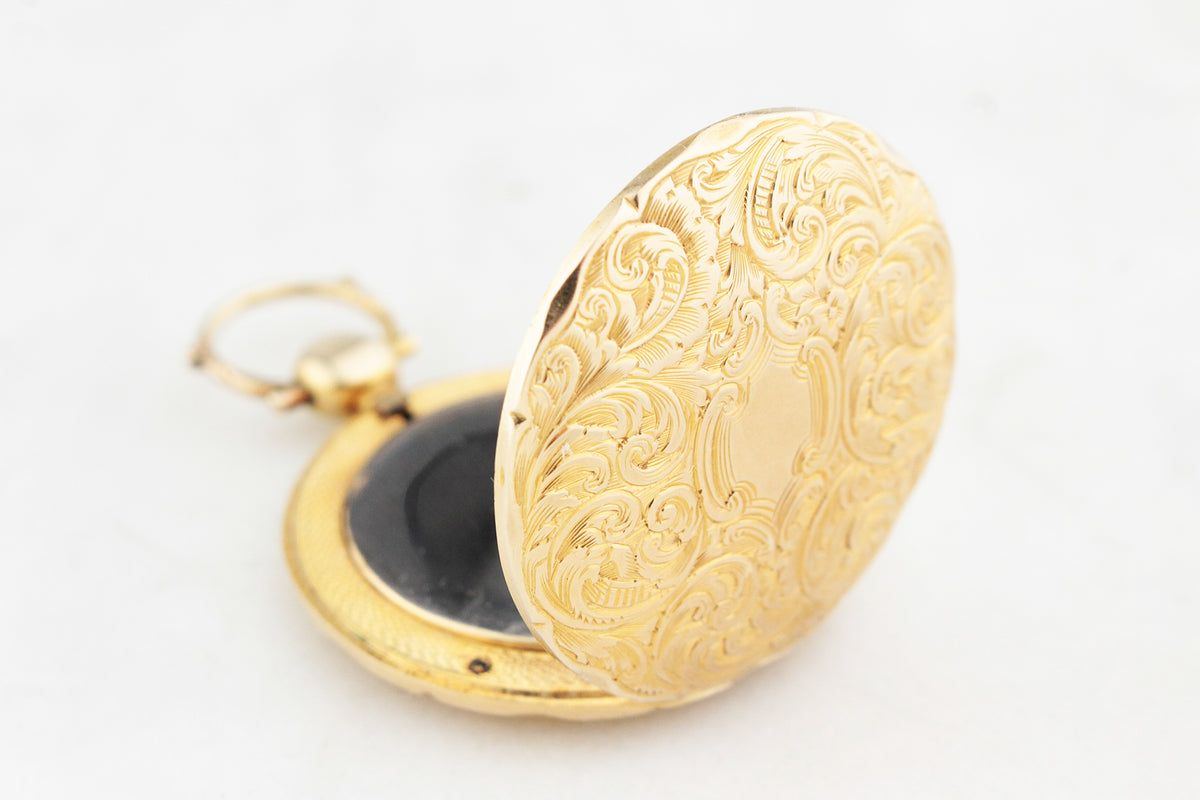ANTIQUE LATE VICTORIAN ENGRAVED PHOTO LOCKET 15ct GOLD