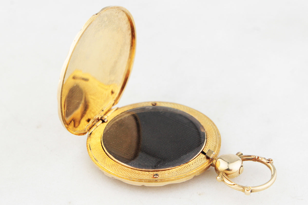 ANTIQUE LATE VICTORIAN ENGRAVED PHOTO LOCKET 15ct GOLD