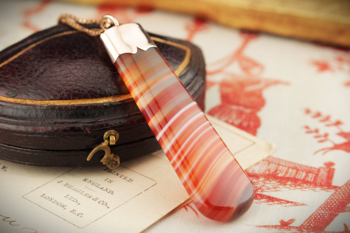 ANTIQUE EDWARDIAN BANDED AGATE PENDANT 9ct YELLOW GOLD