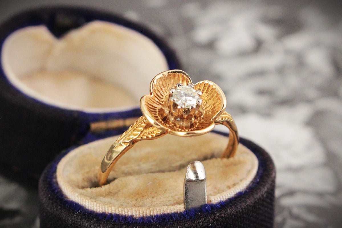 VINTAGE 1965 DIAMOND BUTTERCUP RING 18ct GOLD