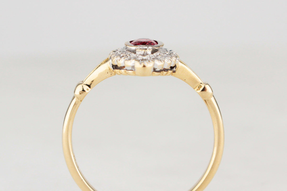 VINTAGE RUBY & DIAMOND RING 18ct GOLD