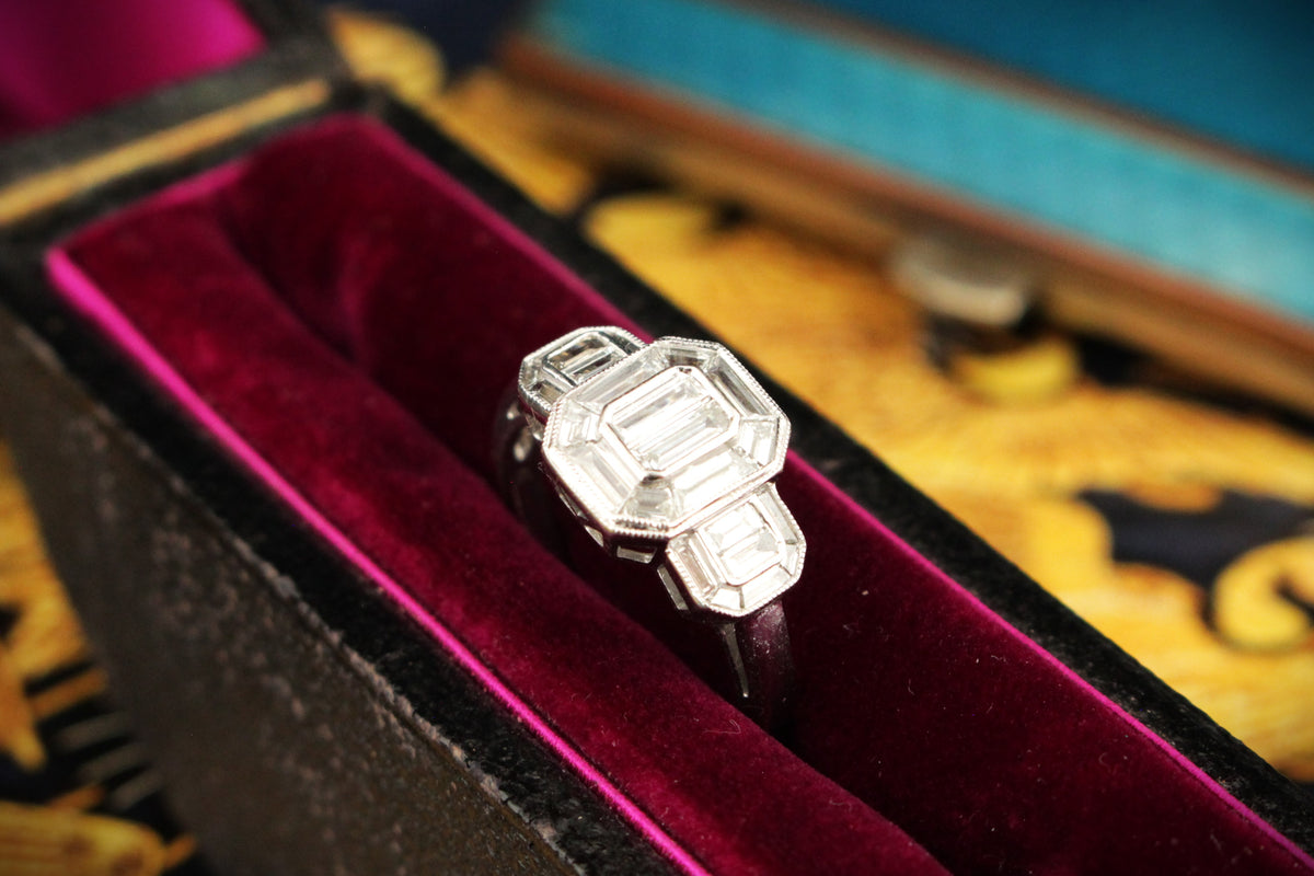 VINTAGE LATE ART DECO c1940 1.80ct DIAMOND CLUSTER RING 9ct WHITE GOLD