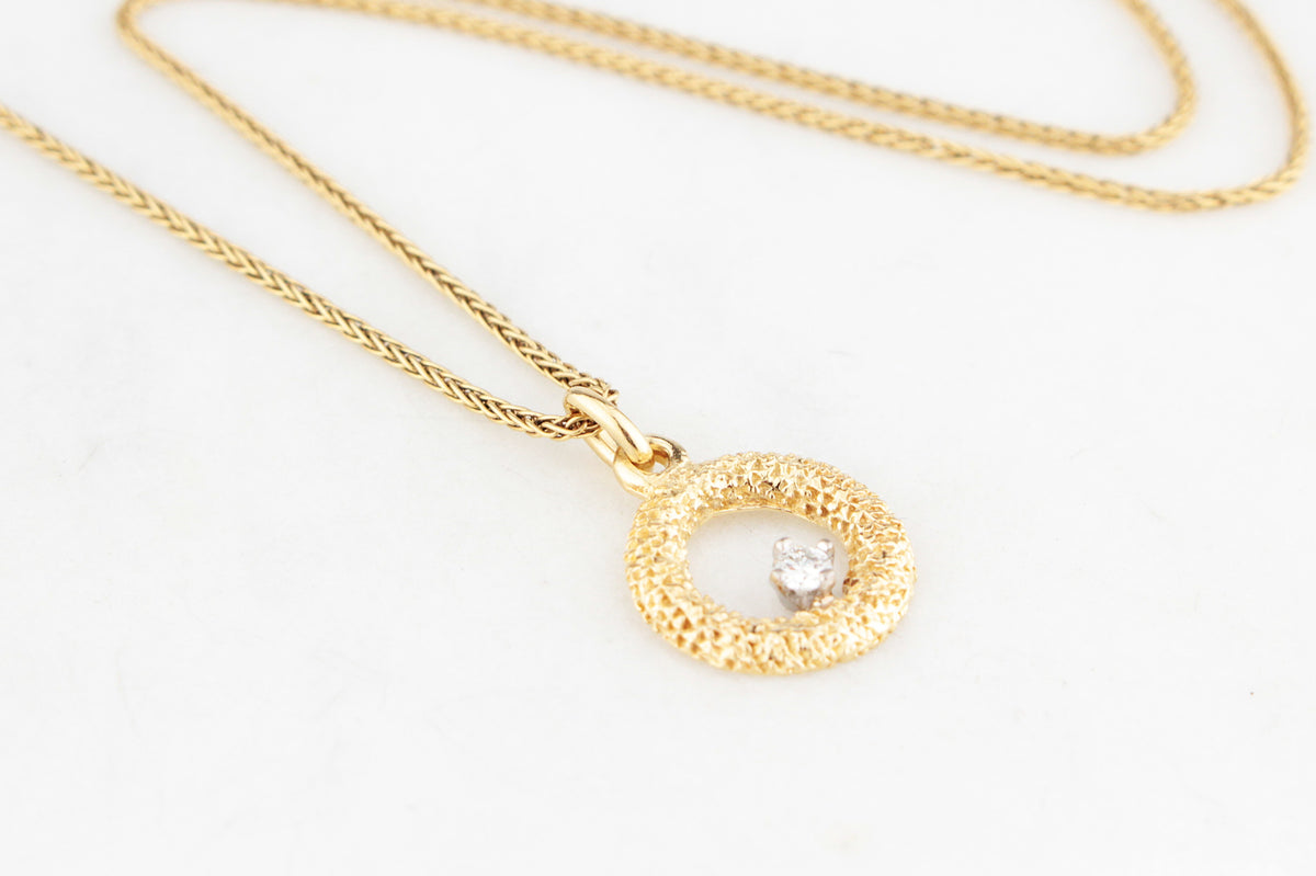 VINTAGE DIAMOND WREATH PENDANT 18ct GOLD