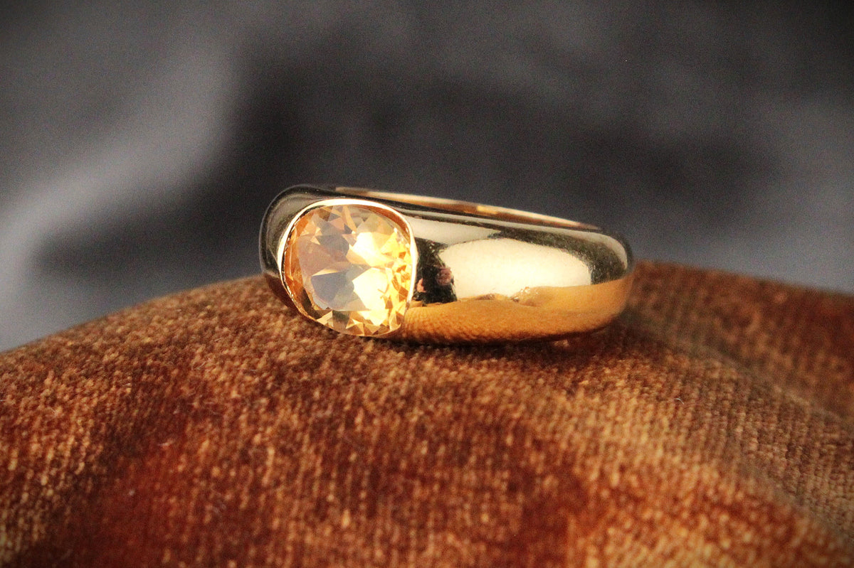 VINTAGE ITALIAN CITRINE DOME RING 18ct GOLD