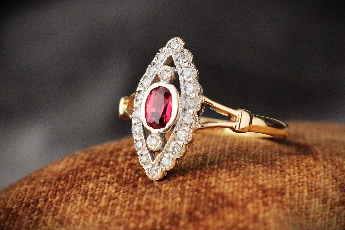 VINTAGE RUBY & DIAMOND RING 18ct GOLD
