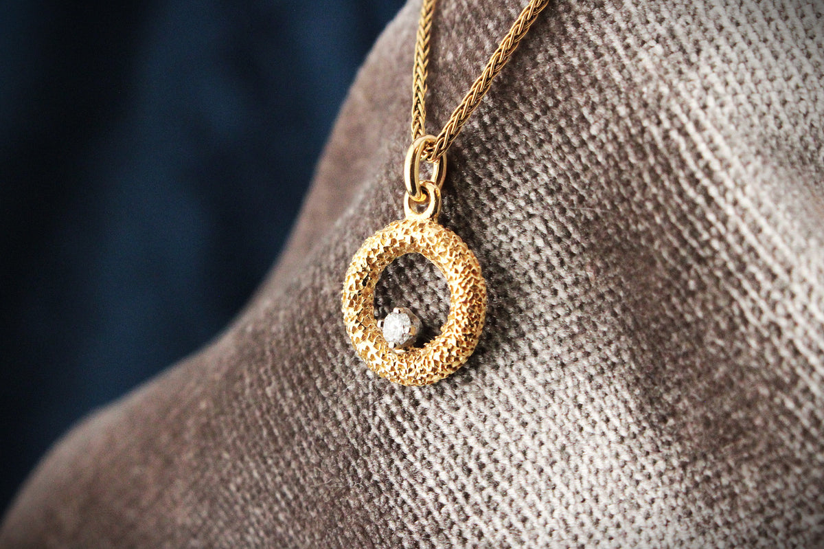 VINTAGE DIAMOND WREATH PENDANT 18ct GOLD