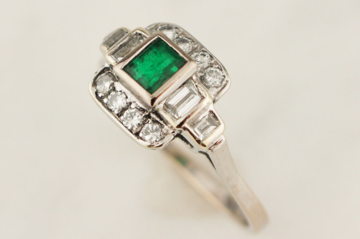 ART DECO c1930 EMERALD &amp; DIAMOND RING 18ct WHITE GOLD