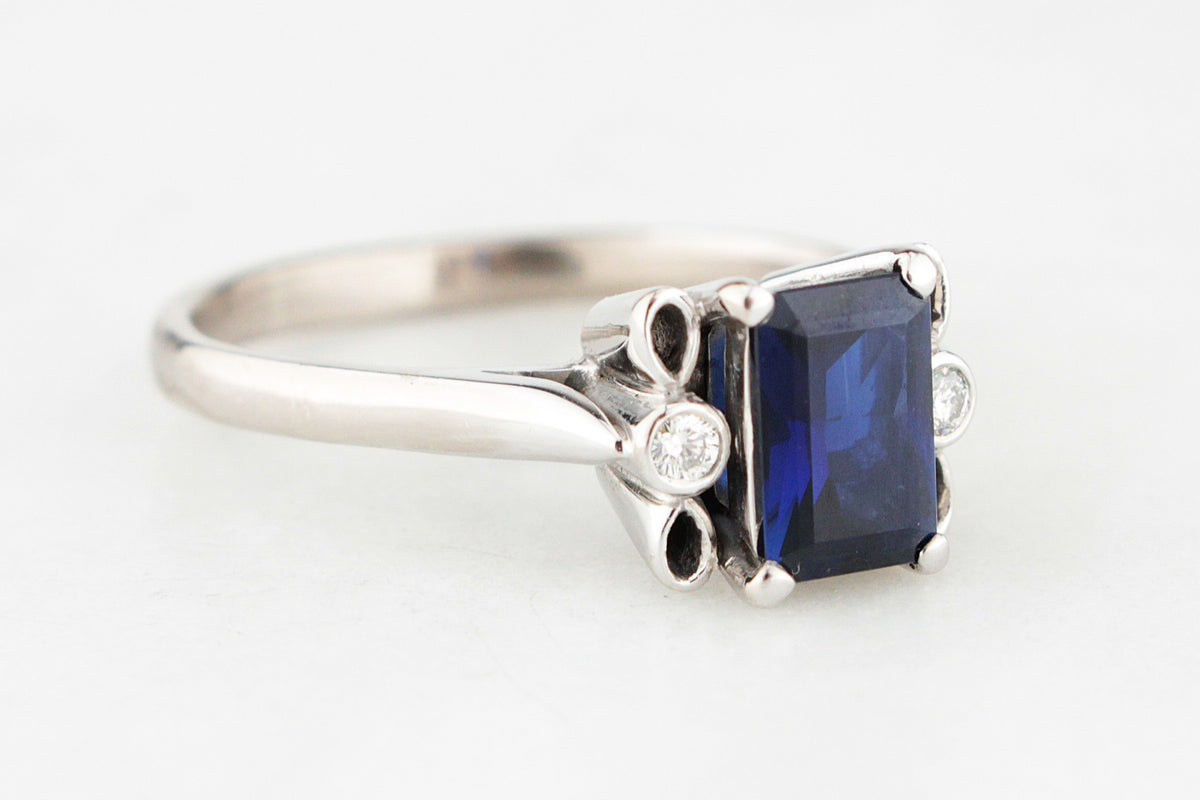 VINTAGE AUSTRALIAN SAPPHIRE &amp; DIAMOND RING 18ct WHITE GOLD