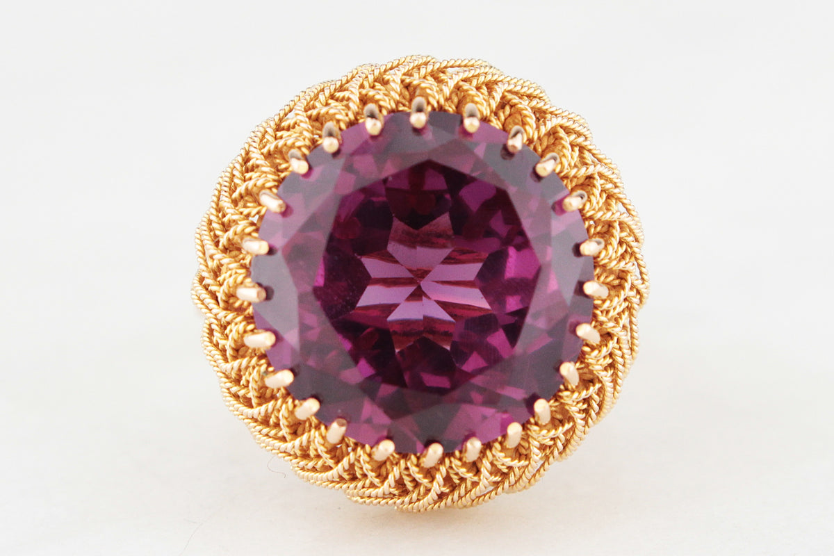 MID-CENTURY COLOUR CHANGE CORUNDUM COCKTAIL RING 14ct GOLD