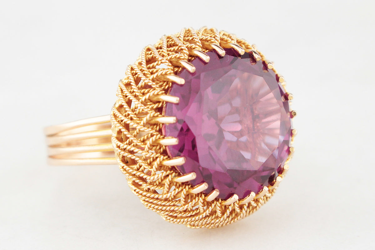 MID-CENTURY COLOUR CHANGE CORUNDUM COCKTAIL RING 14ct GOLD