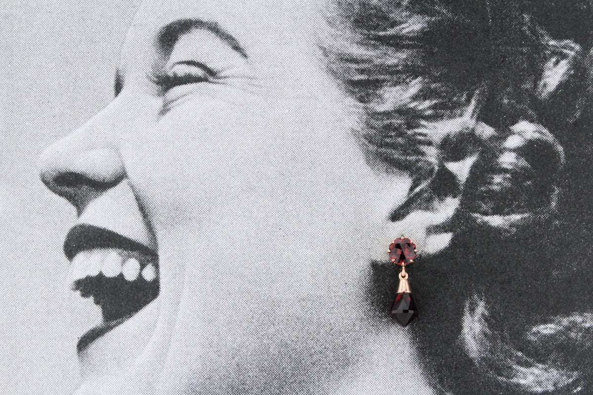 VINTAGE GARNET DROP EARRINGS 9ct GOLD