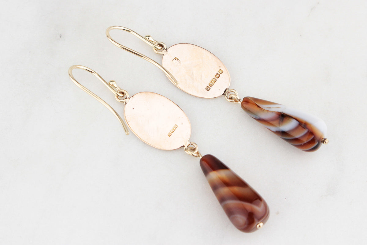 ANTIQUE EDWARDIAN 9ct GOLD EARRINGS WITH BANDED AGATE