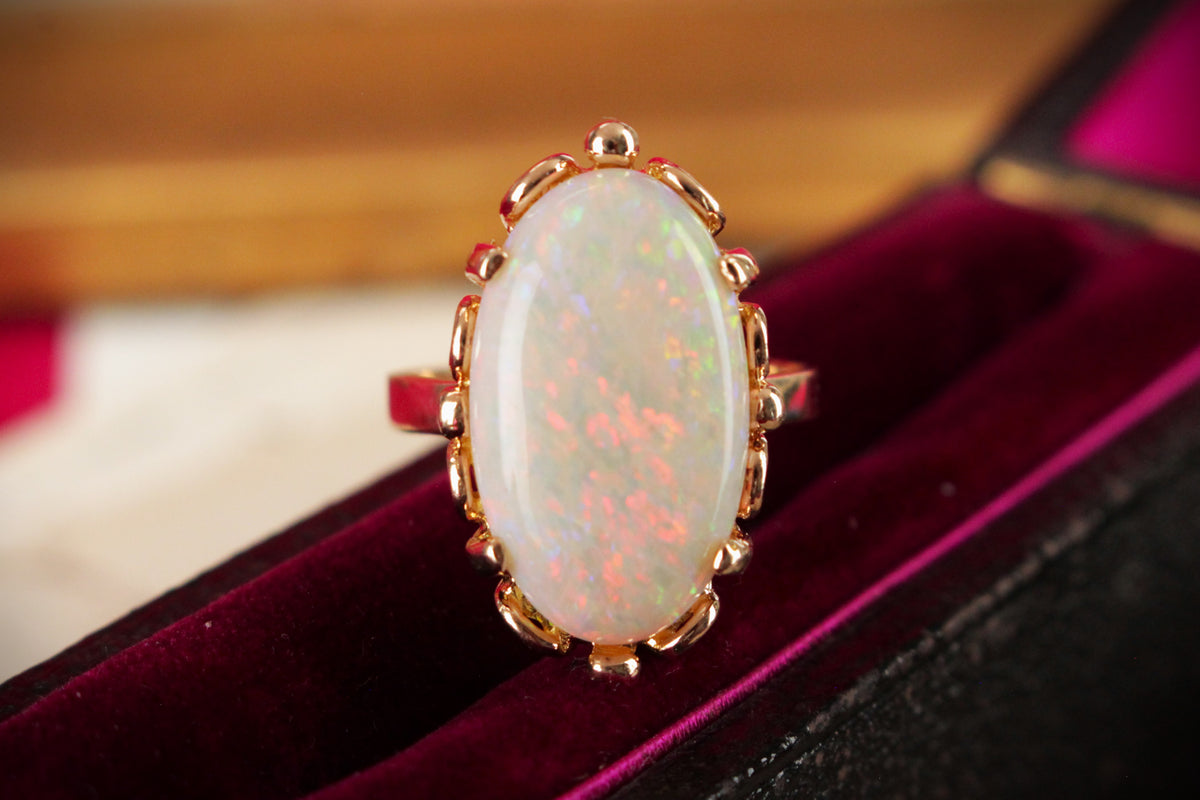 VINTAGE c1960/70 SOLID OPAL RING 9ct GOLD