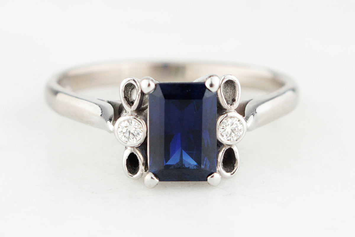 VINTAGE AUSTRALIAN SAPPHIRE &amp; DIAMOND RING 18ct WHITE GOLD