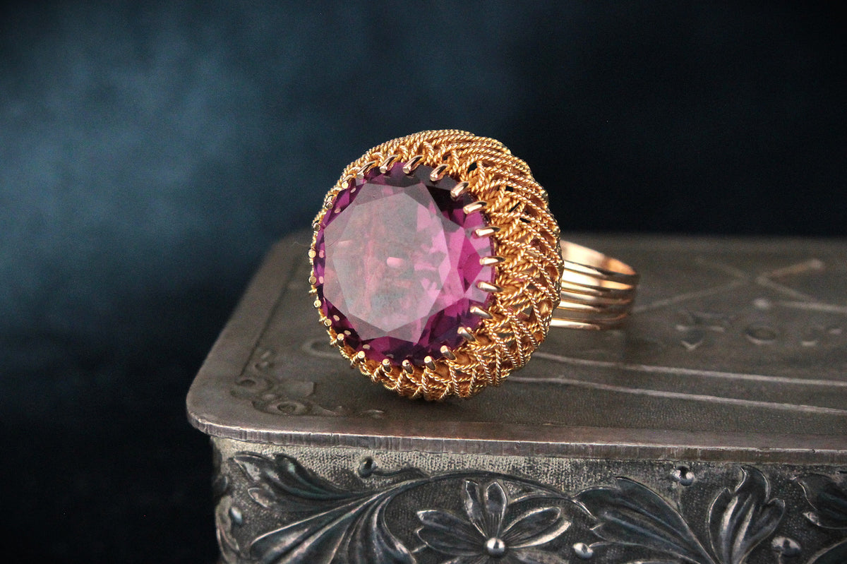 MID-CENTURY COLOUR CHANGE CORUNDUM COCKTAIL RING 14ct GOLD