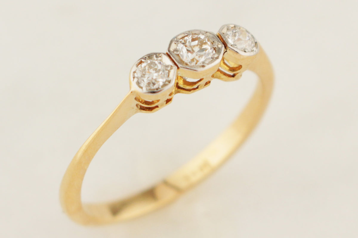 ANTIQUE EDWARDIAN c1910 DIAMOND TRILOGY RING 18ct YELLOW GOLD