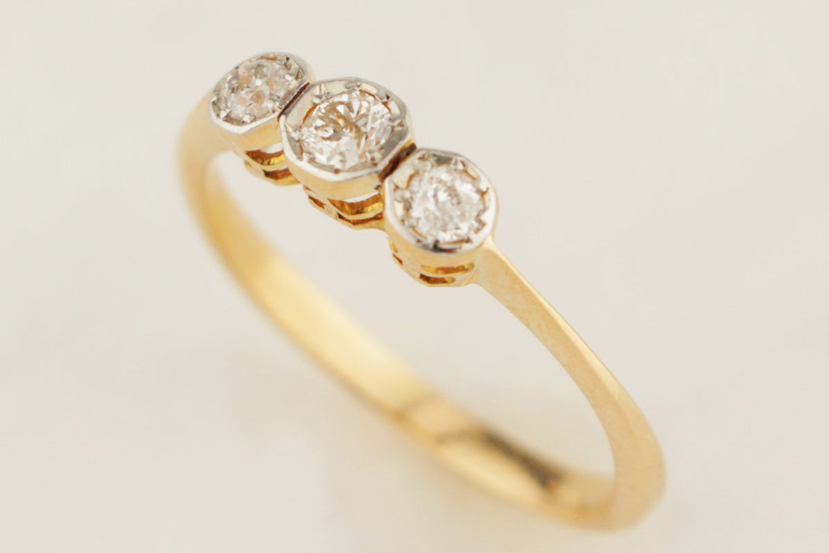 ANTIQUE EDWARDIAN c1910 DIAMOND TRILOGY RING 18ct YELLOW GOLD