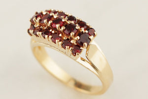 VINTAGE MID-CENTURY GARNET RING 9ct YELLOW GOLD