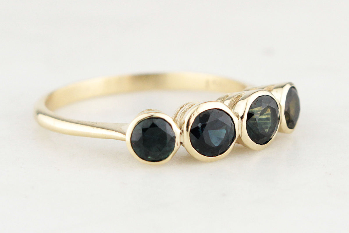 BESPOKE FOUR-STONE SAPPHIRE RING 14ct GOLD