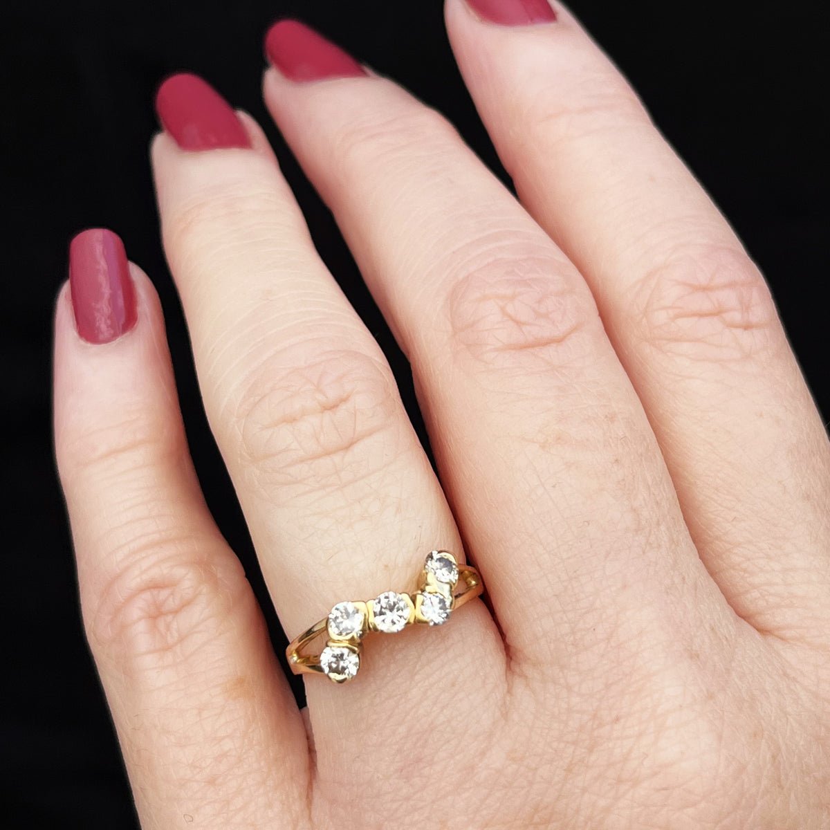 CONTEMPORARY FIVE STONE DIAMOND RING 18ct GOLD