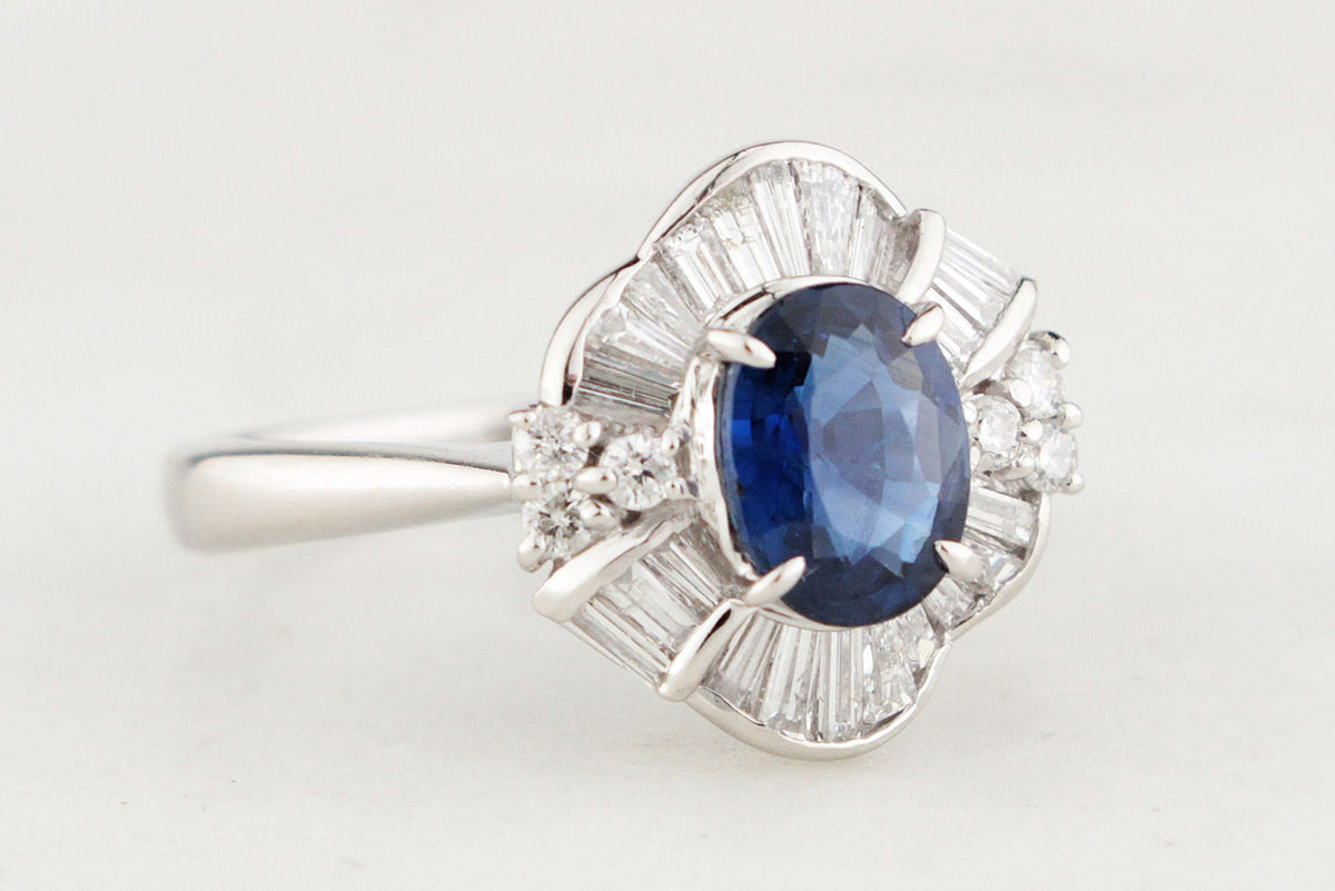 VINTAGE PLATINUM c1950 CEYLON SAPPHIRE & DIAMOND RING