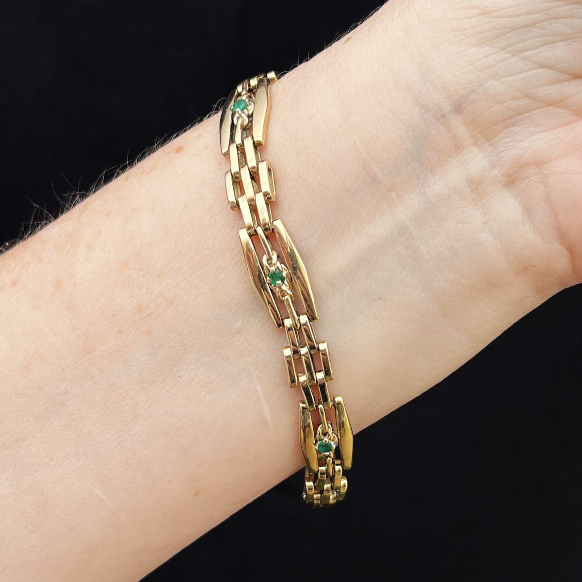 ANTIQUE EMERALD GATE LINK BRACELET 9ct GOLD