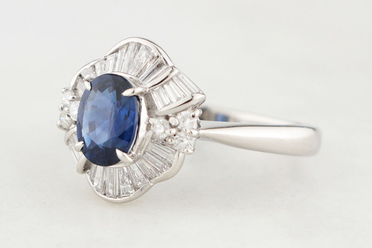VINTAGE PLATINUM c1950 CEYLON SAPPHIRE & DIAMOND RING