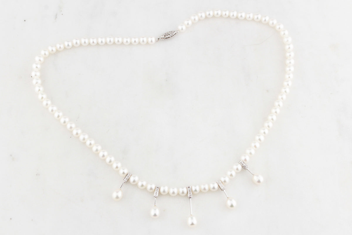 MODERN PEARL &amp; DIAMOND NECKLACE 14ct WHITE GOLD