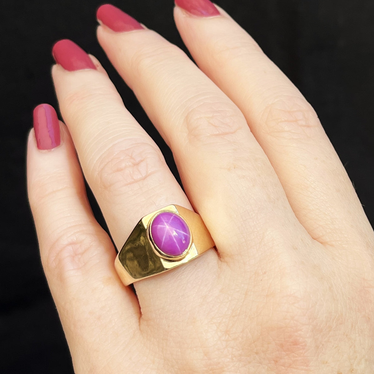 MID-CENTURY STAR RUBY RING 9ct GOLD