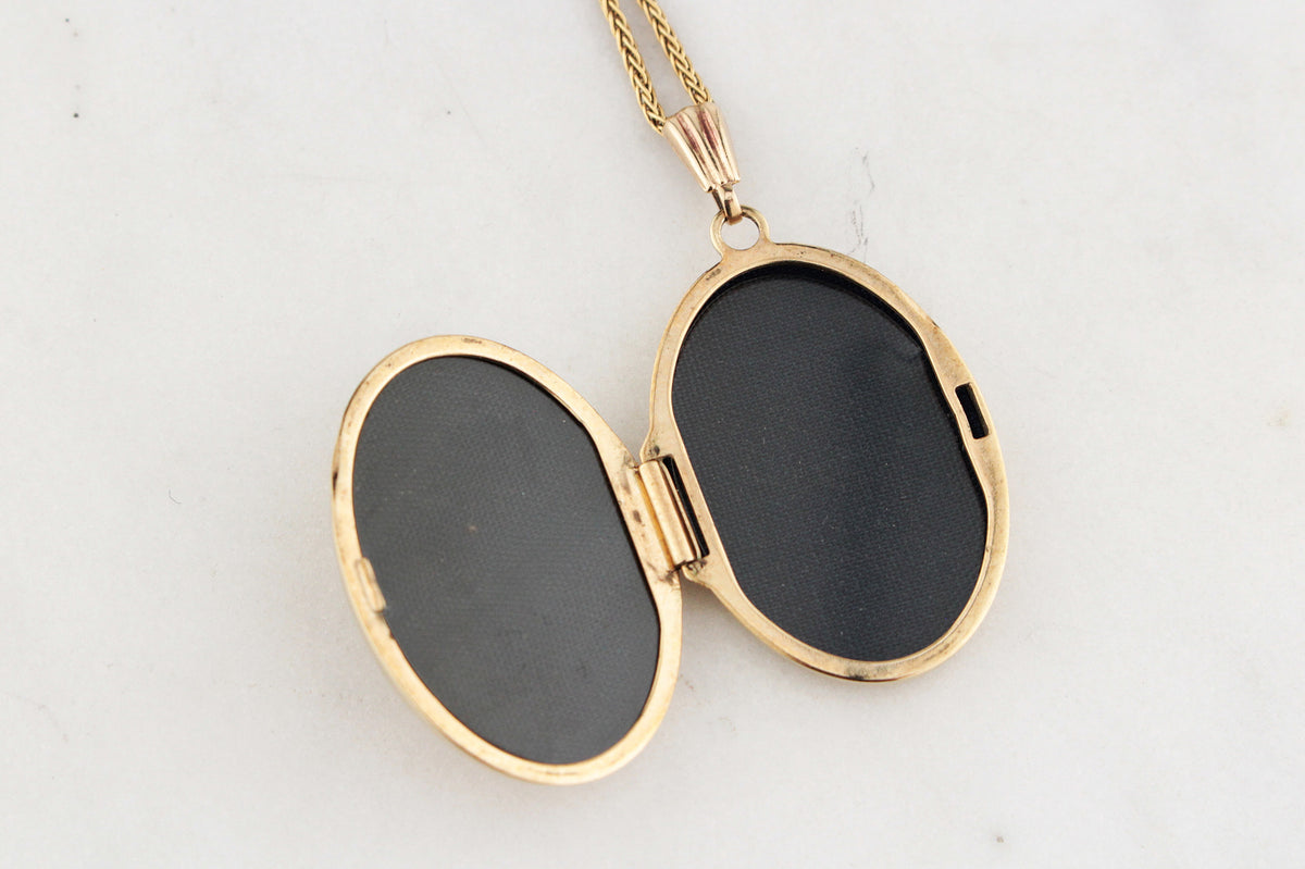 RETRO SAPPHIRE &amp; DIAMOND LOCKET 9ct GOLD