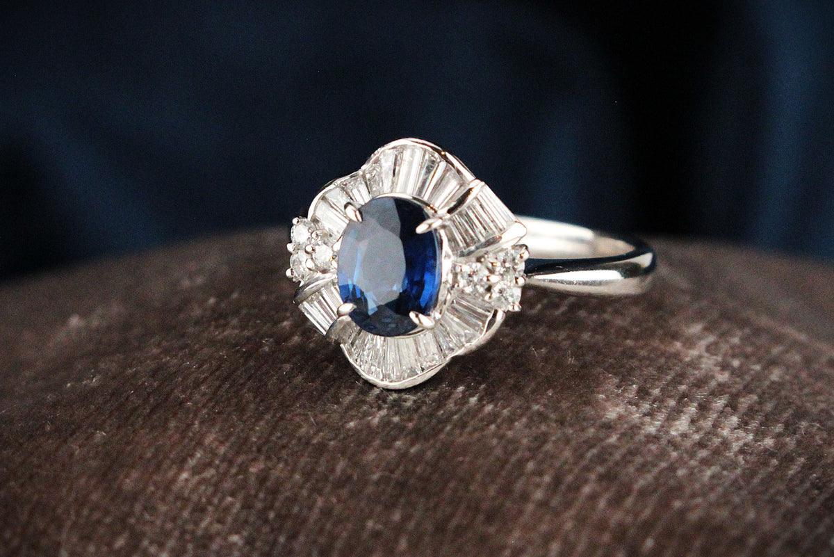 VINTAGE PLATINUM c1950 CEYLON SAPPHIRE & DIAMOND RING