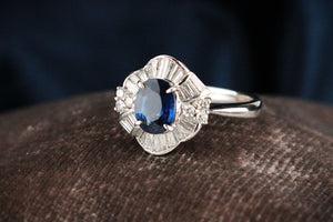 VINTAGE PLATINUM c1950 CEYLON SAPPHIRE & DIAMOND RING