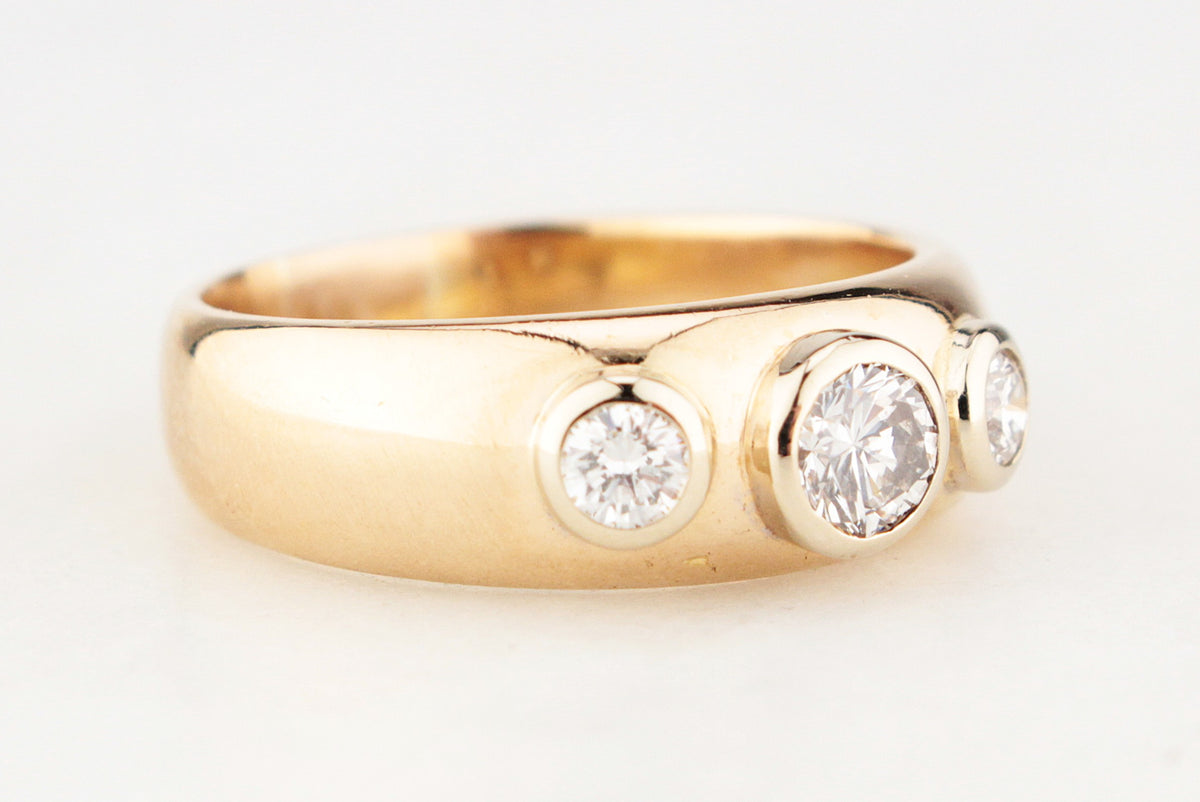 RETRO DIAMOND TRILOGY RING 18ct GOLD