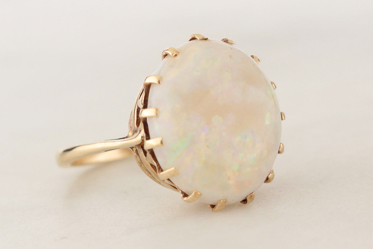 VINTAGE MID-CENTURY OPAL RING 9ct GOLD