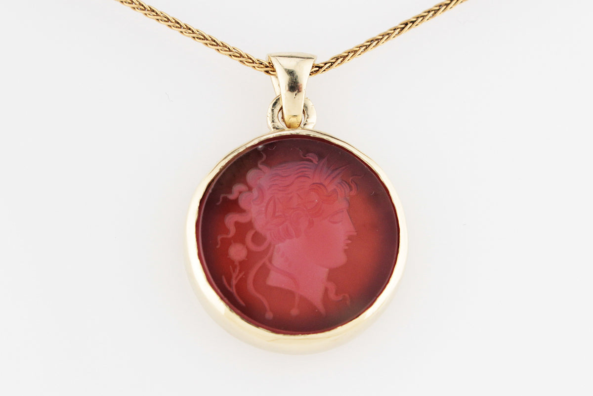 ANTIQUE CARNELIAN MEDUSA INTAGLIO PENDANT 14ct GOLD