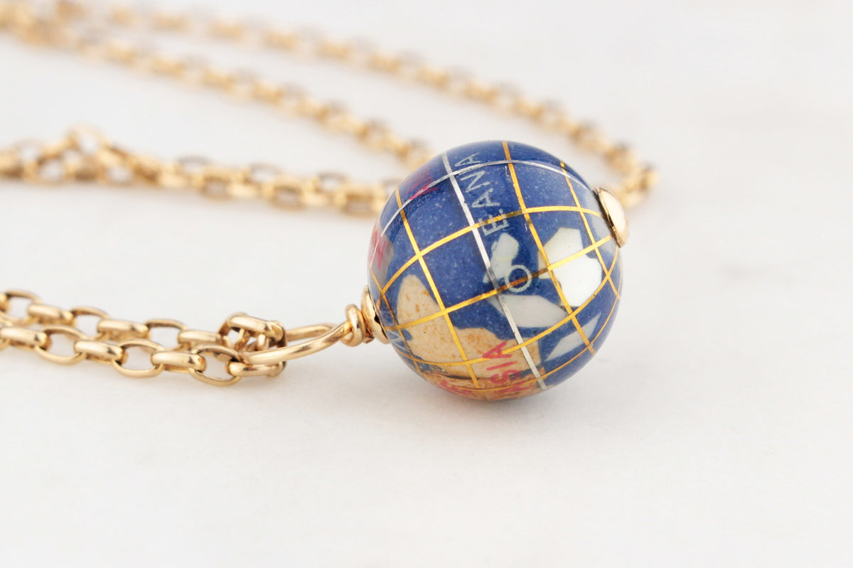 VINTAGE LAPIS LAZULI & MOTHER OF PEARL GLOBE PENDANT 9ct GOLD